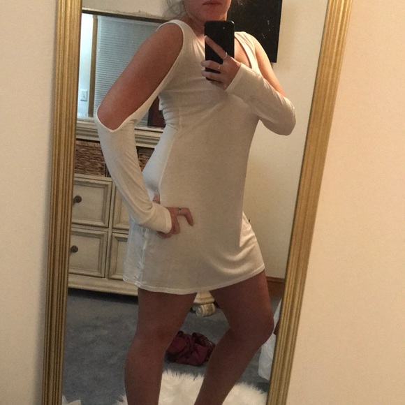 Tobi Dresses & Skirts - Tobi Cold Shoulder Dress